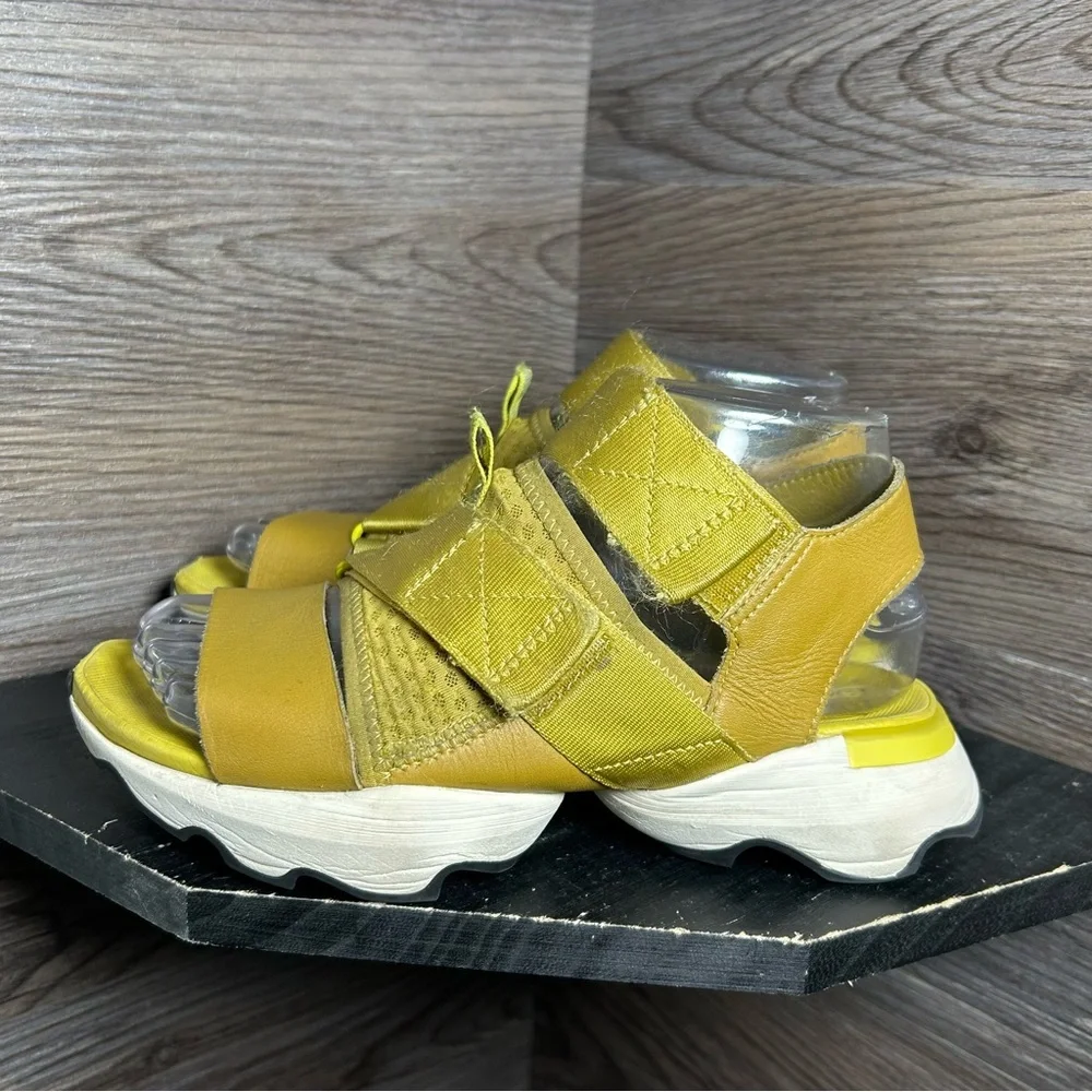 Sorel kinetic impact sporty sandals yellow - Picture 3 of 7